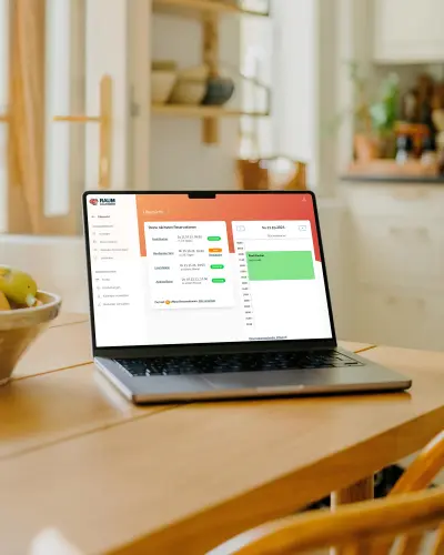 Screenshot Buchungskalender Screenshot auf dem Desktop und auf dem Mobile.